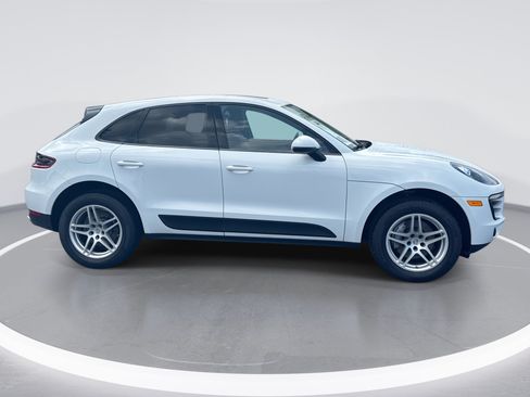 Used 2017 Porsche Macan AWD/4WD image 3