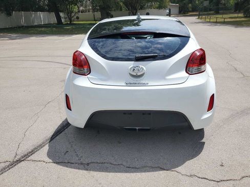 Used 2015 Hyundai Veloster image 5