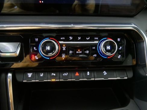 Used 2024 GMC Sierra 3500 Denali Ultimate image 29