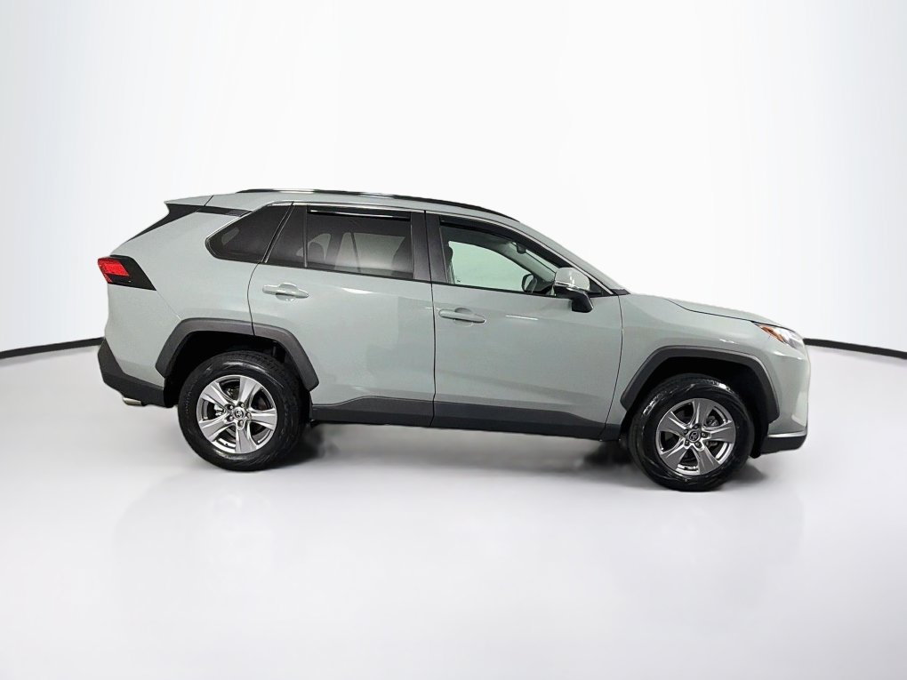 Used 2022 Toyota RAV4 XLE FWD image 11