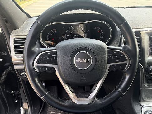 Used 2020 Jeep Grand Cherokee Laredo AWD/4WD image 17