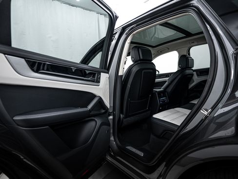 Certified 2025 Porsche Cayenne image 22