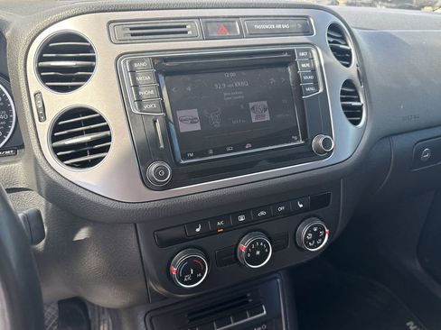 Used 2017 Volkswagen Tiguan S image 18