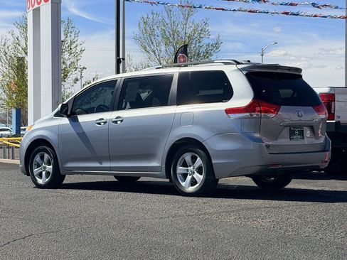 Used 2012 Toyota Sienna LE image 32