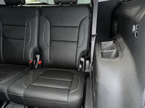 Certified 2023 GMC Acadia SLT w/ Preferred Package image 24