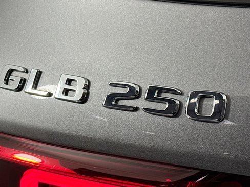 Certified 2022 Mercedes-Benz GLB 250 image 9