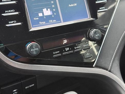 Used 2018 Toyota Camry SE FWD image 28