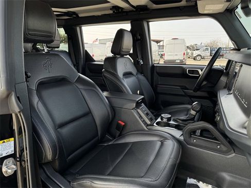 Used 2025 Ford Bronco Badlands image 31