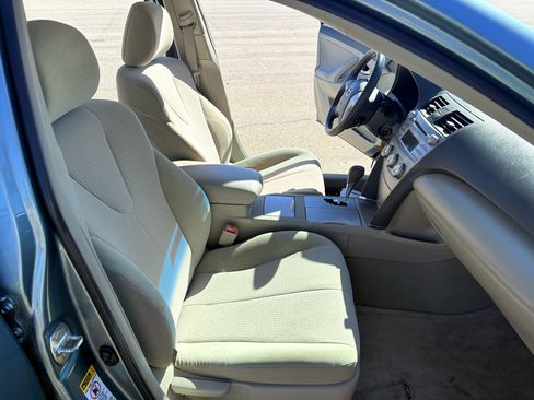 Used 2010 Toyota Camry LE image 21