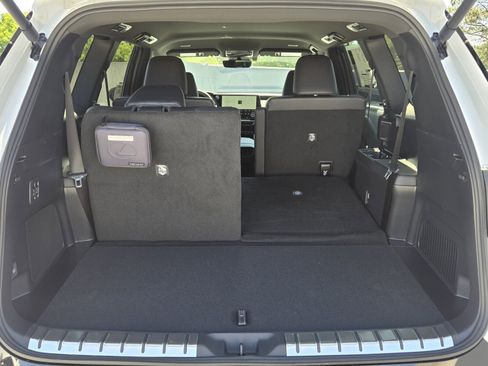 New 2026 Lexus TX 500h AWD image 16