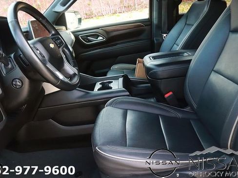 Used 2023 Chevrolet Suburban Premier image 13