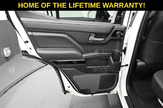 Used 2025 Toyota 4Runner Limited AWD/4WD image 29