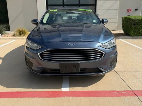 Used 2019 Ford Fusion SE FWD image 3