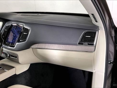 Used 2024 Volvo XC90 T8 Plus w/ Protection Package Premier AWD/4WD image 16