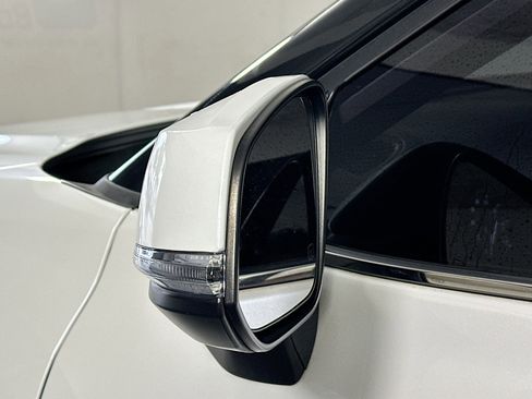 Used 2021 Toyota Highlander Platinum FWD image 9