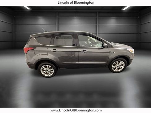 Used 2019 Ford Escape SE image 7