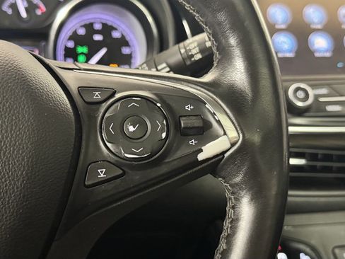 Used 2019 Buick Envision Essence FWD image 16
