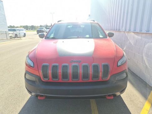 Used 2017 Jeep Cherokee Trailhawk w/ Comfort & Convenience Group AWD/4WD image 2