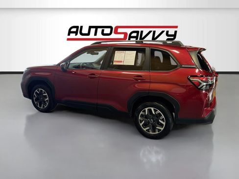 Used 2025 Subaru Forester Premium AWD/4WD image 4