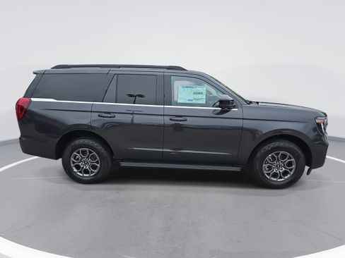 New 2025 Ford Expedition Active image 4