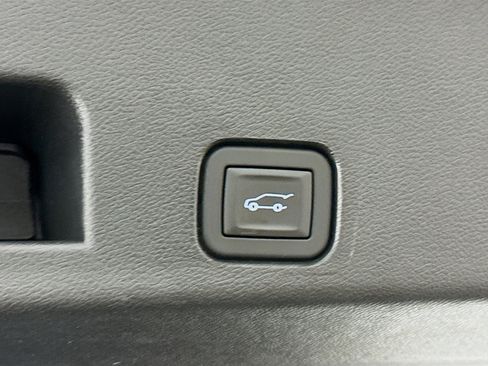 Used 2025 GMC Acadia Denali w/ Super Cruise Package image 33