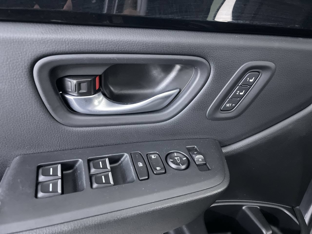 Used 2025 Honda Pilot Touring image 12