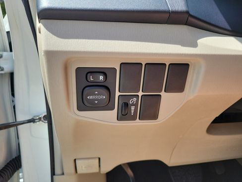 Used 2012 Toyota Prius Two FWD image 21