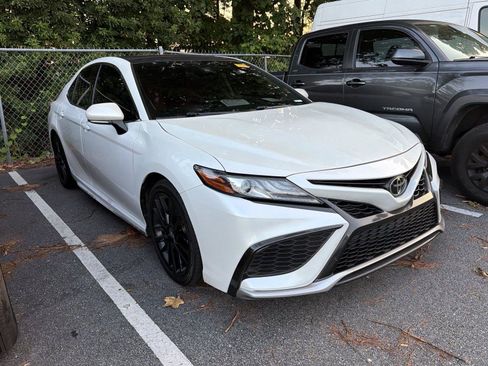 Used 2022 Toyota Camry XSE FWD image 3