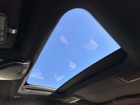 Used 2020 BMW 750i xDrive w/ M Sport Package image 32