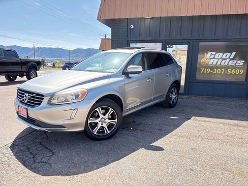 Used 2015 Volvo XC60 T6 w/ Proximity Package AWD/4WD image 1