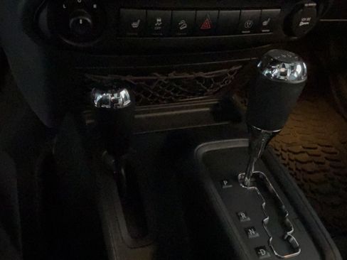 Used 2016 Jeep Wrangler Unlimited Sahara AWD/4WD image 16