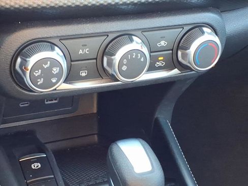 Used 2023 Nissan Kicks SV image 12