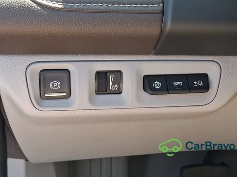 Certified 2023 GMC Acadia SLT w/ Technology Package FWD image 25