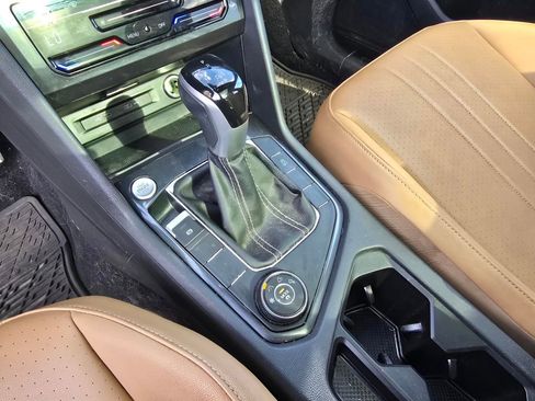 Used 2024 Volkswagen Tiguan SE image 18