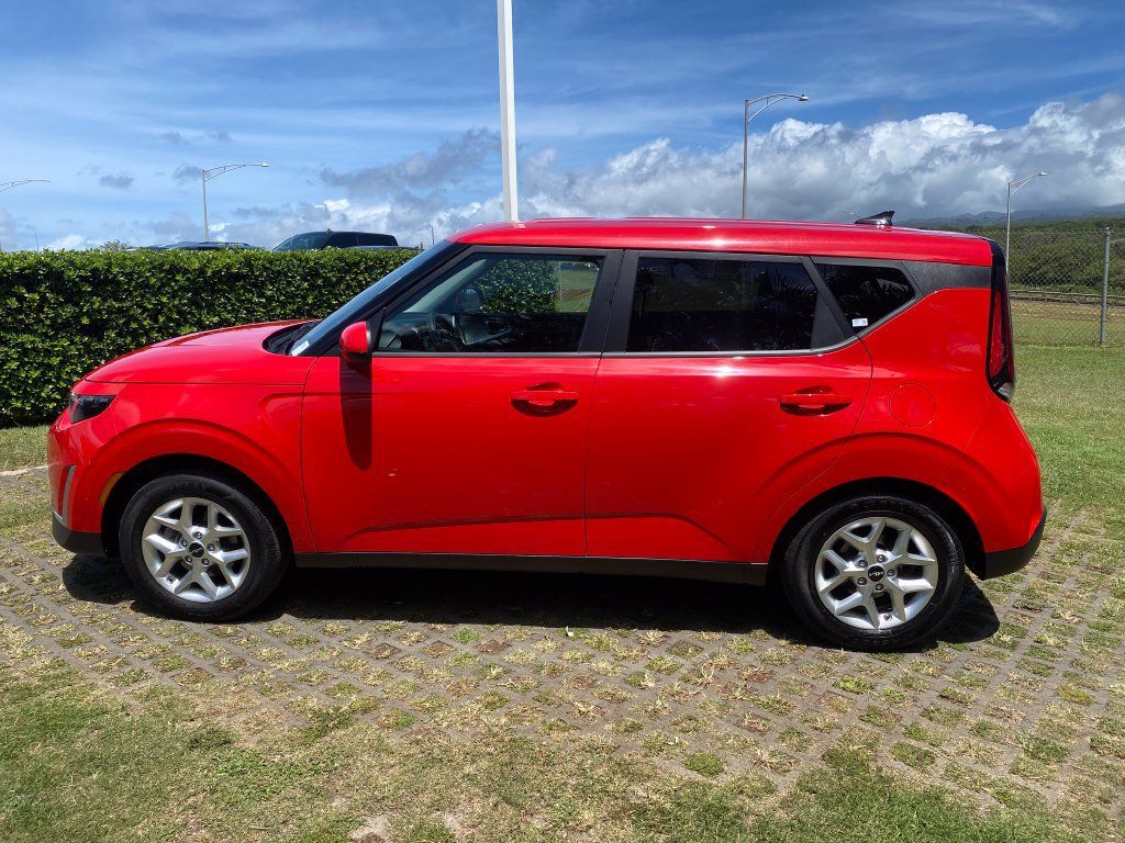 Used 2024 Kia Soul LX w/ Option Group 015 FWD image 4