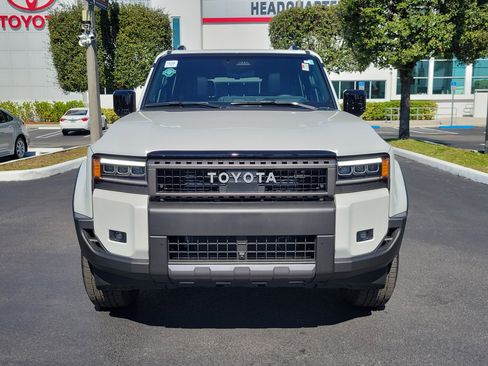 Used 2025 Toyota Land Cruiser BASE image 4