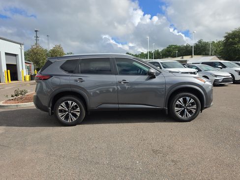 Used 2022 Nissan Rogue SV w/ SV Premium Package FWD image 9