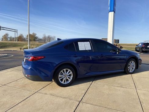 Used 2025 Toyota Camry LE image 11