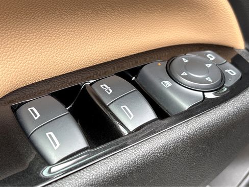 Used 2024 Chevrolet Equinox Premier image 29