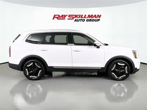 Used 2023 Kia Telluride EX w/ EX Captain's Chair Package image 8