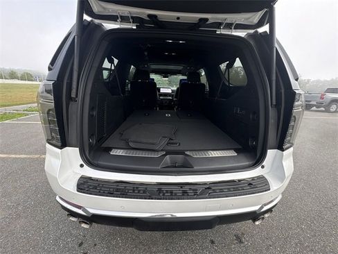 New 2025 Chevrolet Suburban Premier image 27