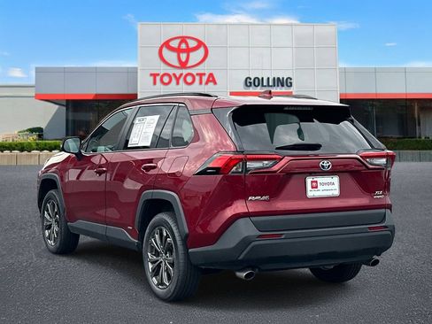 Used 2022 Toyota RAV4 XLE Premium AWD/4WD image 4