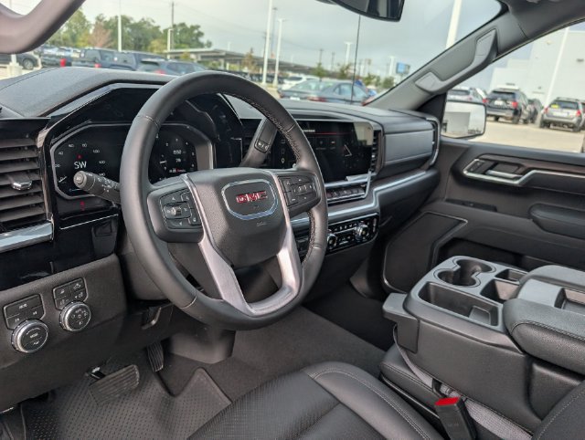 Used 2026 GMC Sierra 1500 SLT AWD/4WD image 9