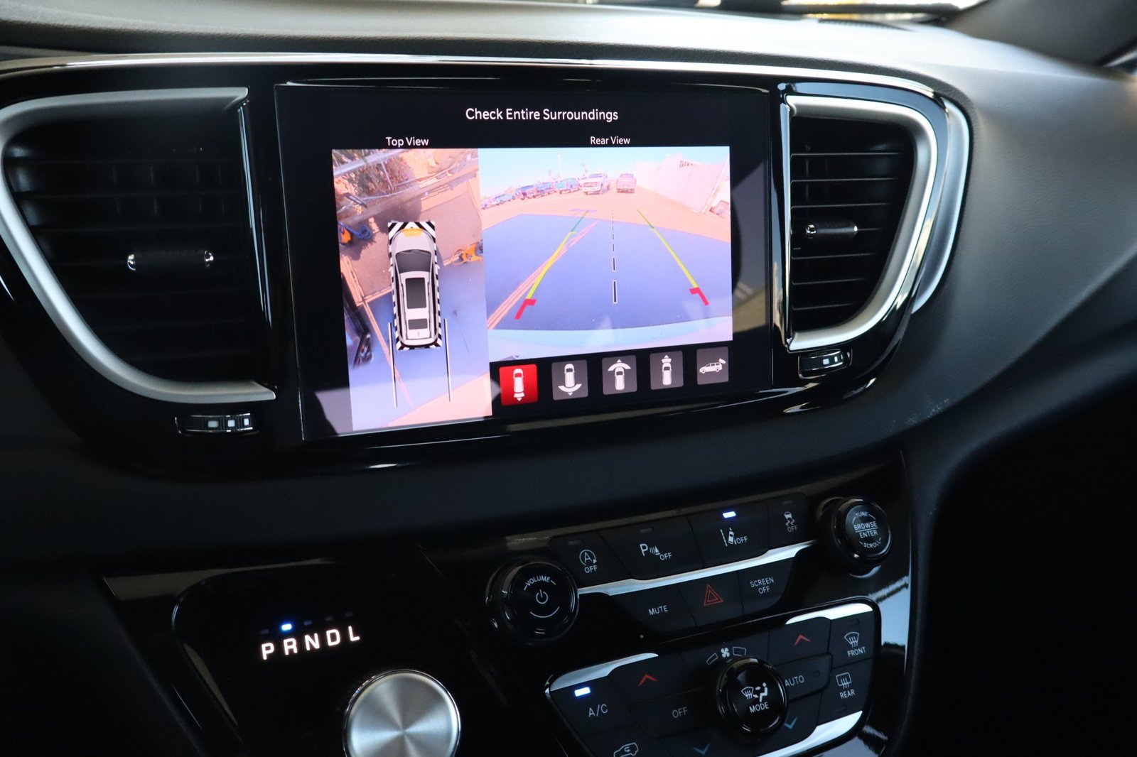 Used 2026 Chrysler Pacifica Select FWD image 26