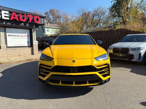 Used 2020 Lamborghini Urus image 2