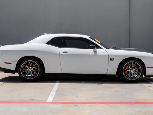 Used 2016 Dodge Challenger SRT w/ Technology Group RWD image 11