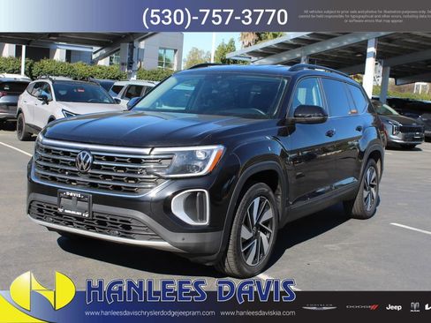 Used 2024 Volkswagen Atlas SE image 3