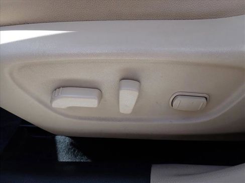 Used 2018 Nissan Rogue SL FWD image 11