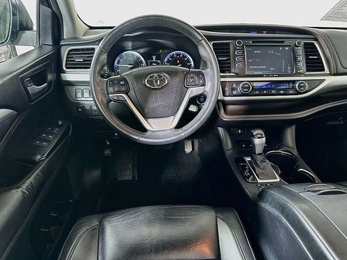 Used 2016 Toyota Highlander XLE AWD/4WD image 24