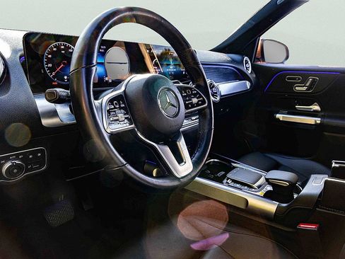 Used 2023 Mercedes-Benz GLB 250 4MATIC image 8